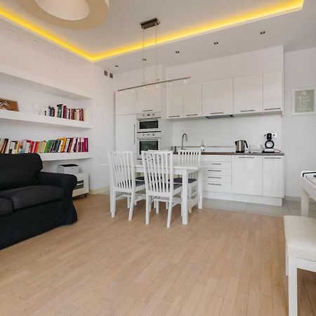 Modern Apartment Across The Ponds Warschau Buitenkant foto