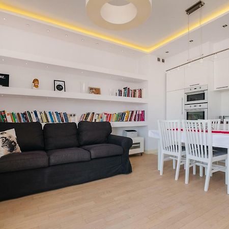Modern Apartment Across The Ponds Warschau Buitenkant foto