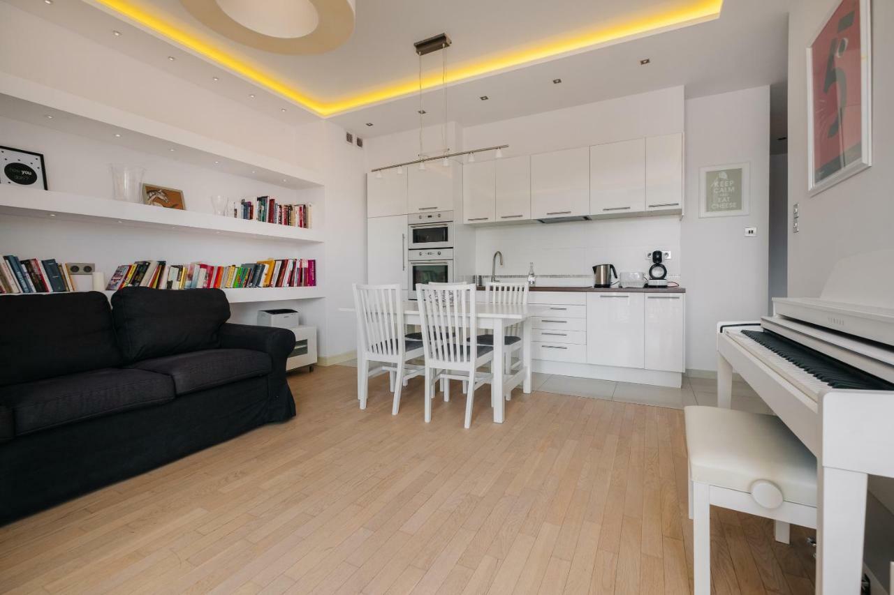 Modern Apartment Across The Ponds Warschau Buitenkant foto