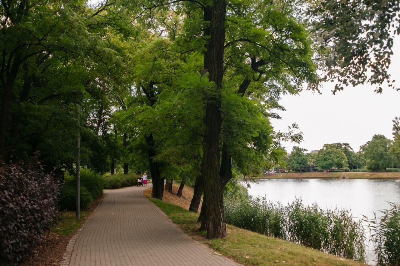 Modern Apartment Across The Ponds Warschau Buitenkant foto