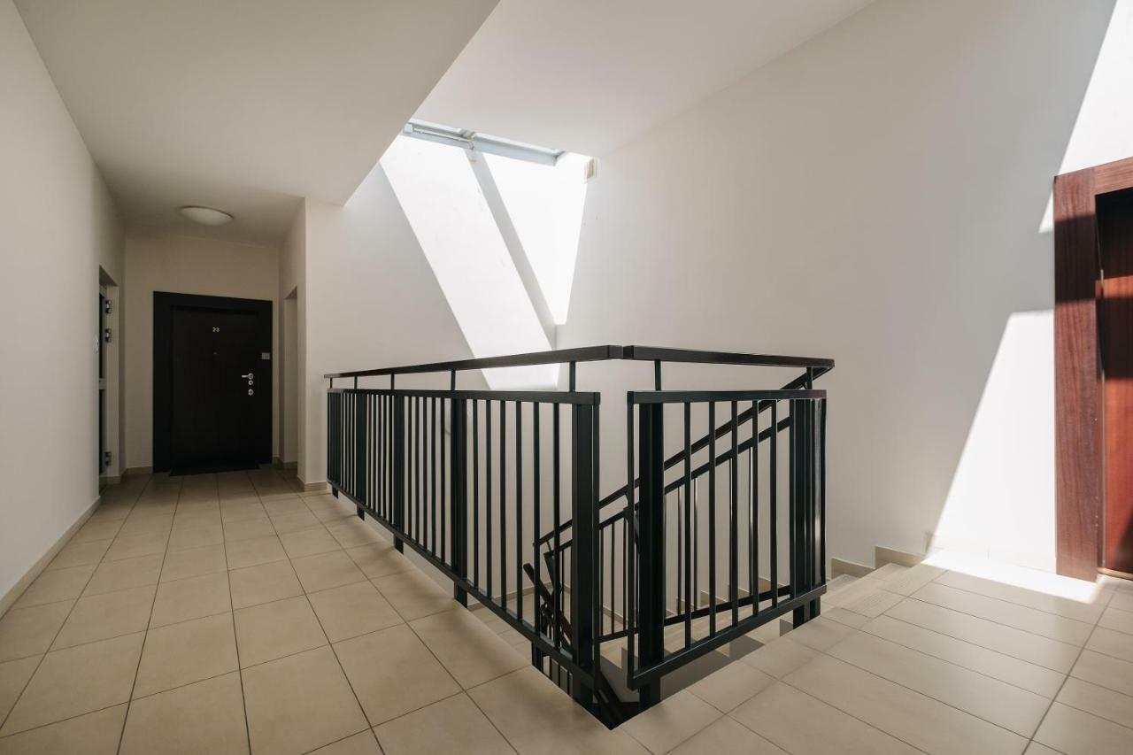 Modern Apartment Across The Ponds Warschau Buitenkant foto