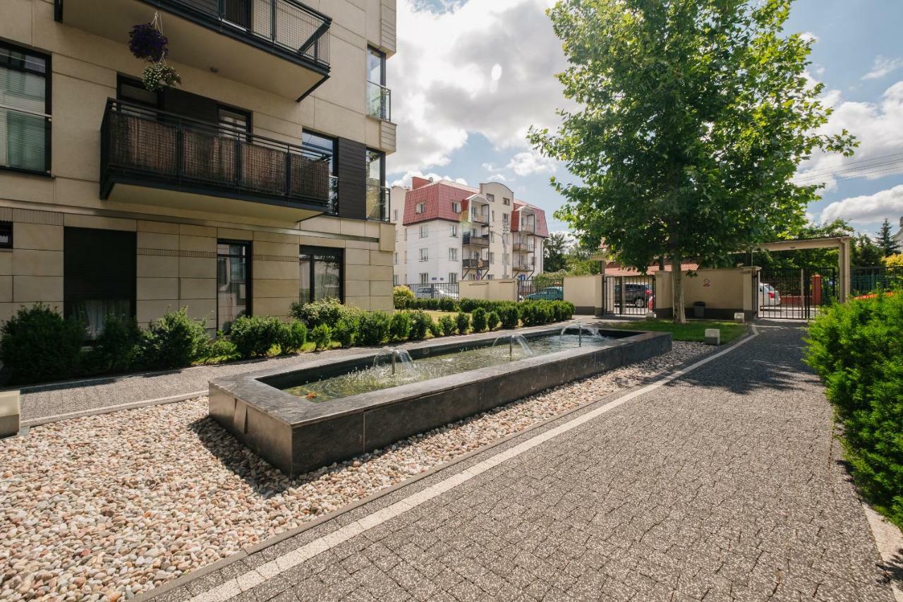 Modern Apartment Across The Ponds Warschau Buitenkant foto