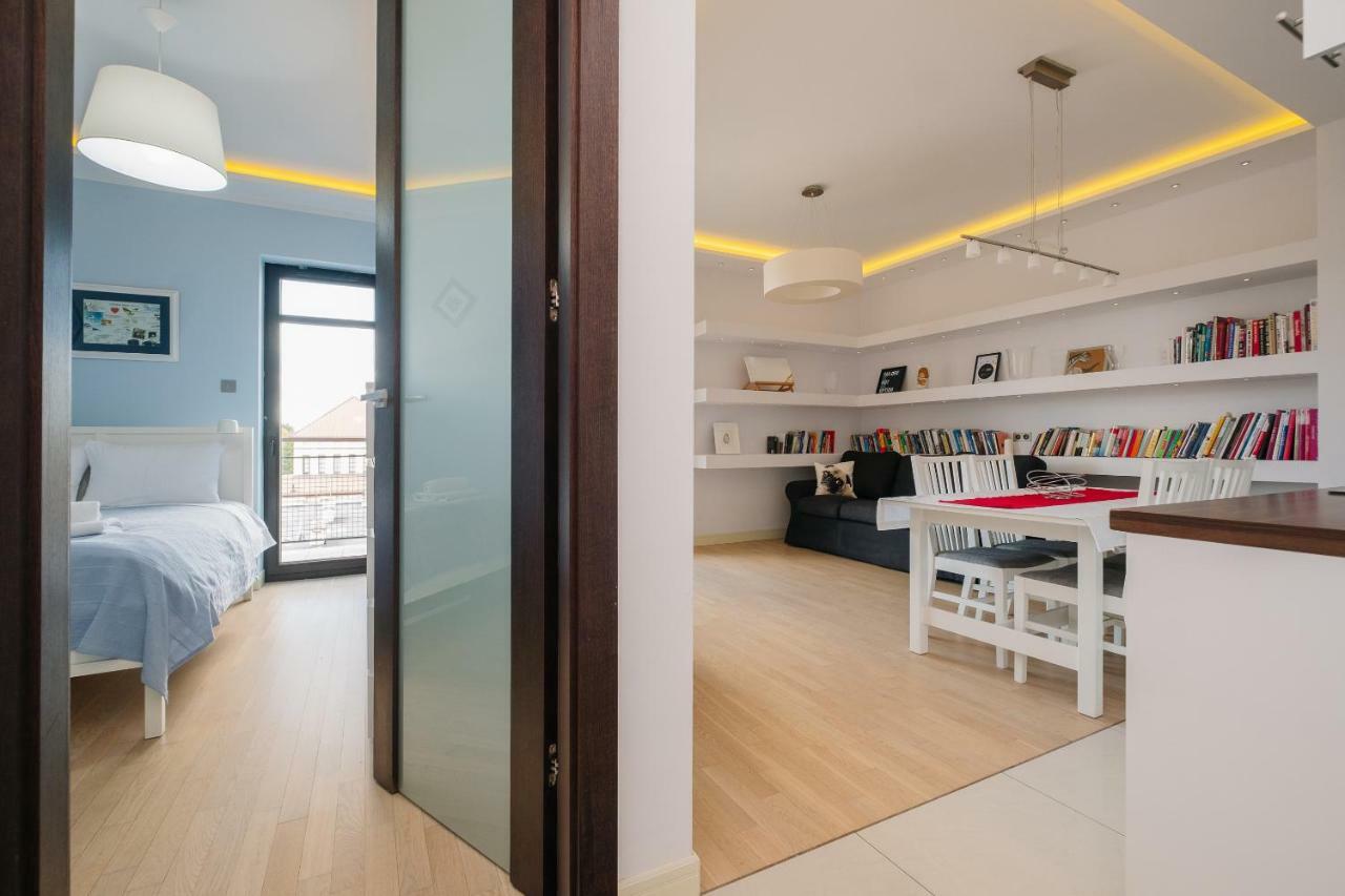 Modern Apartment Across The Ponds Warschau Buitenkant foto