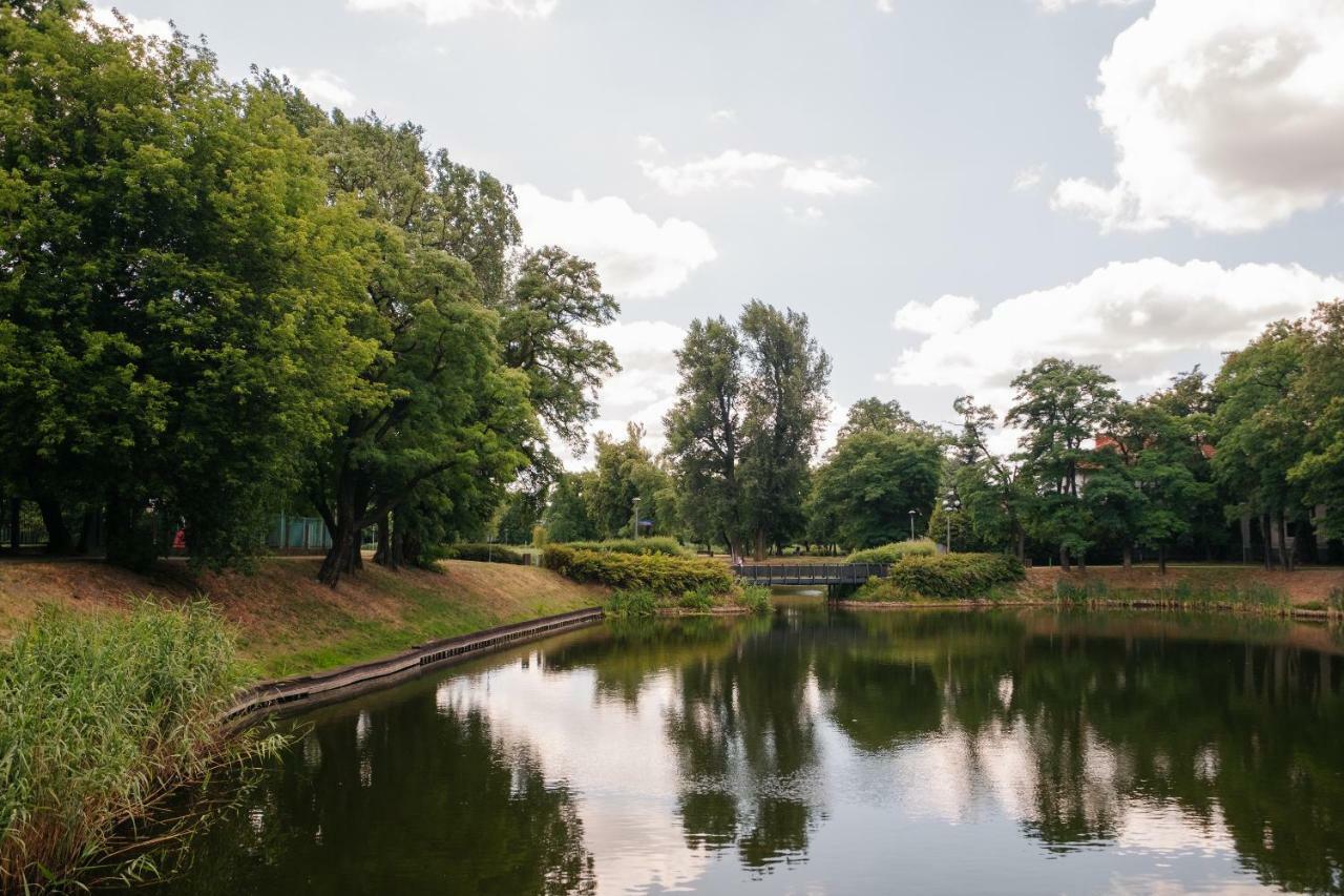 Modern Apartment Across The Ponds Warschau Buitenkant foto